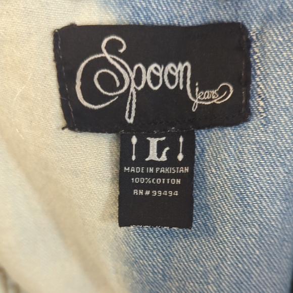 Chic Two-Tone Denim Jacket in Cream and Blue - Picture 2 of 3